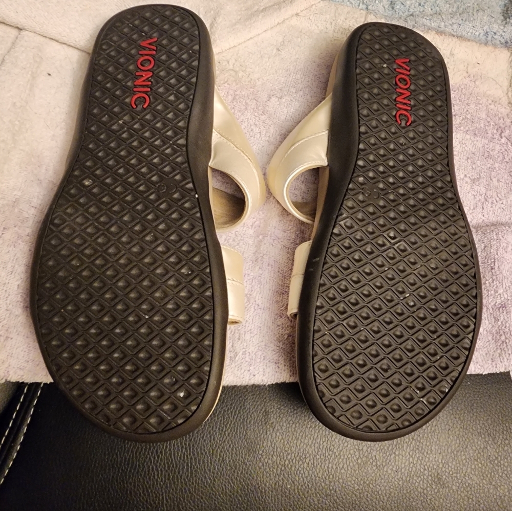 Like new,  women's size 10 vionic sandals